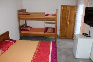 Апартаменты Apartmani LENA Добра-Вода Четырехместный номер с балконом-5